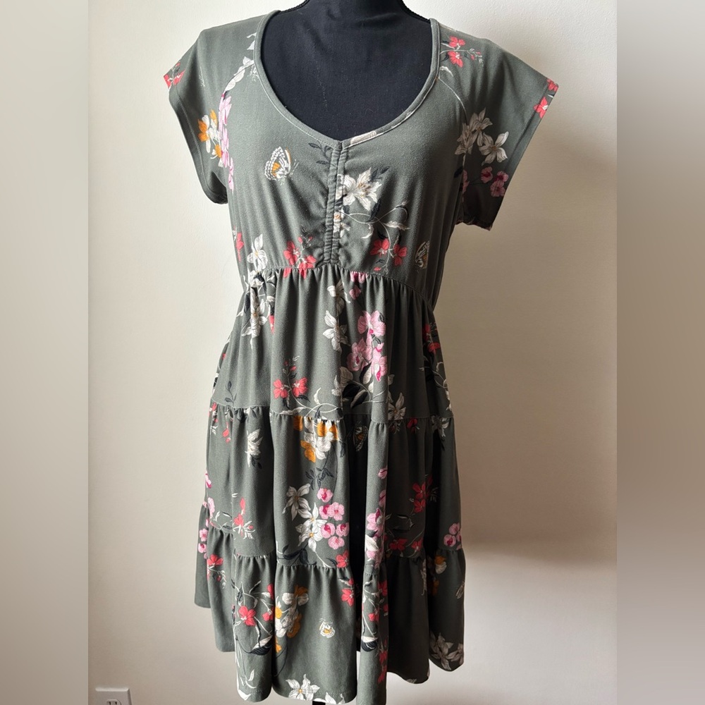 Floral Tiered Slip-On Green Dress- Size L Great Preowned.
